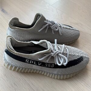 Adidas Yeezy Boost 350 V2 - Only worn Twice, practically new